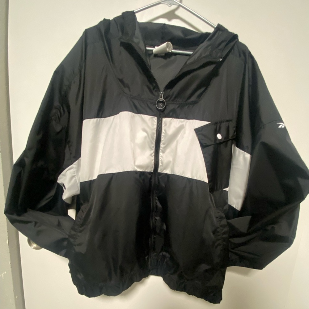Women’s us Size 4X Reebok Black and White Hooded Jacket